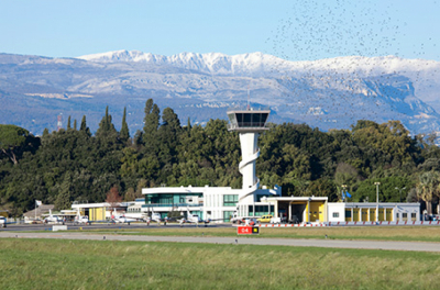 Aéroport Cannes Mandelieu avec neige et oiseaux