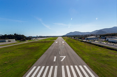 Vue piste Aéroport Cannes Mandelieu