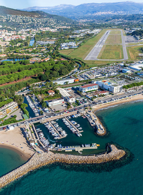 Le Port du Béal et l'Aéroport de Cannes - vue du ciel